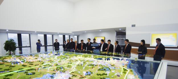 丽江市潮商会吴木棠会长一行莅临我司参观